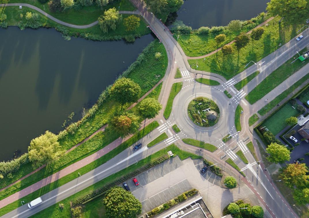 Luchtfoto van een rotonde
