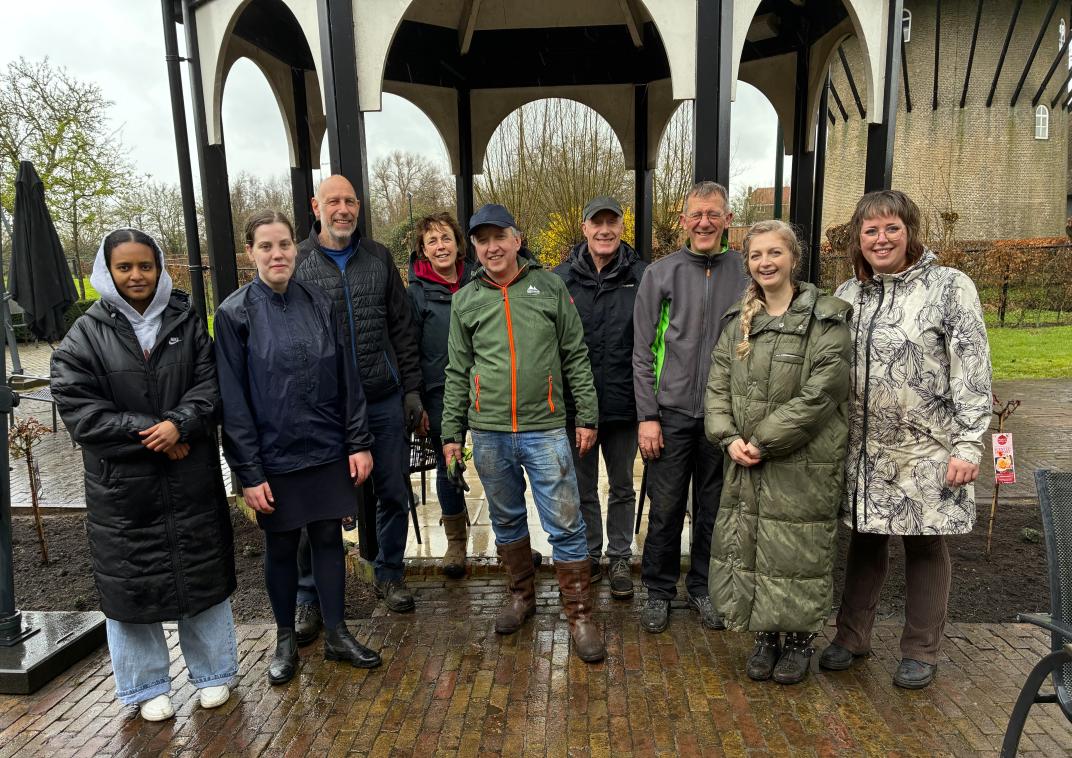 Burgemeester Beenakker in actie tijdens NLdoet.