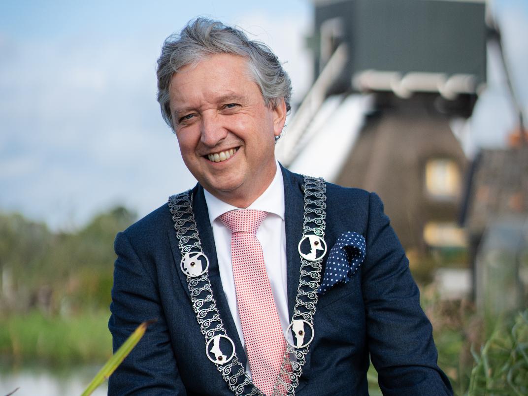 Portretfoto Burgemeester Hans Beenakker