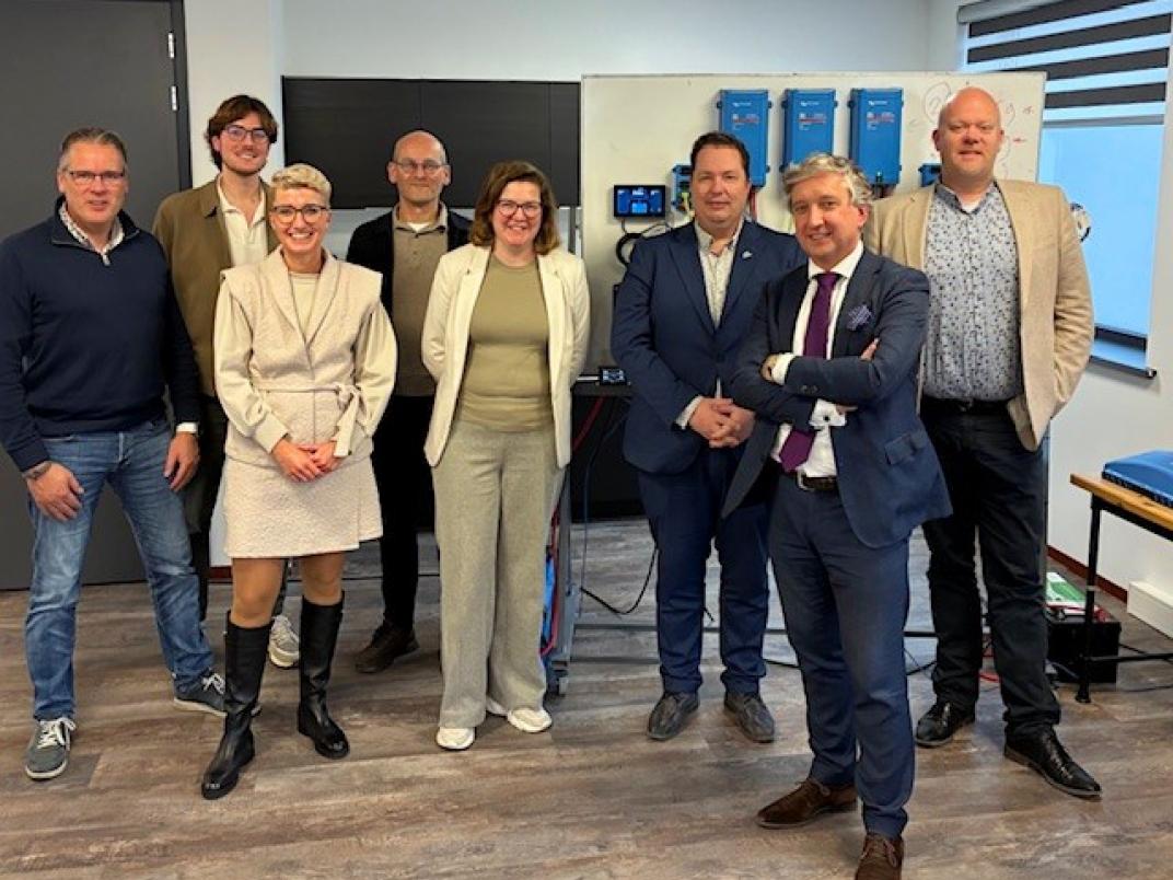 Het college van burgemeester en wethouders op werkbezoek bij bij Neho Speciaal Techniek.