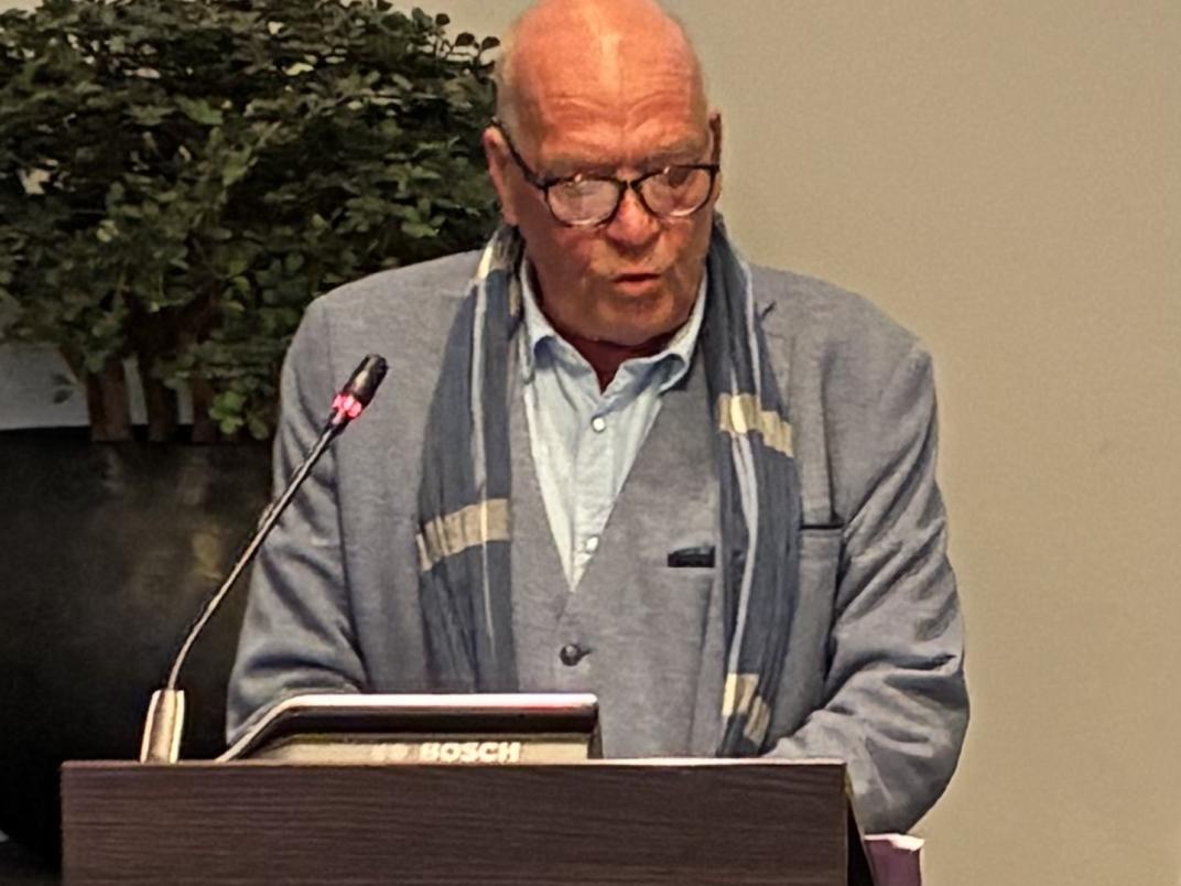 Raadslid Marco Oudshoorn bracht namens de commissie geloofsbrieven verslag uit aan de gemeenteraad over de toelating van de nieuwgekozen raadsleden.