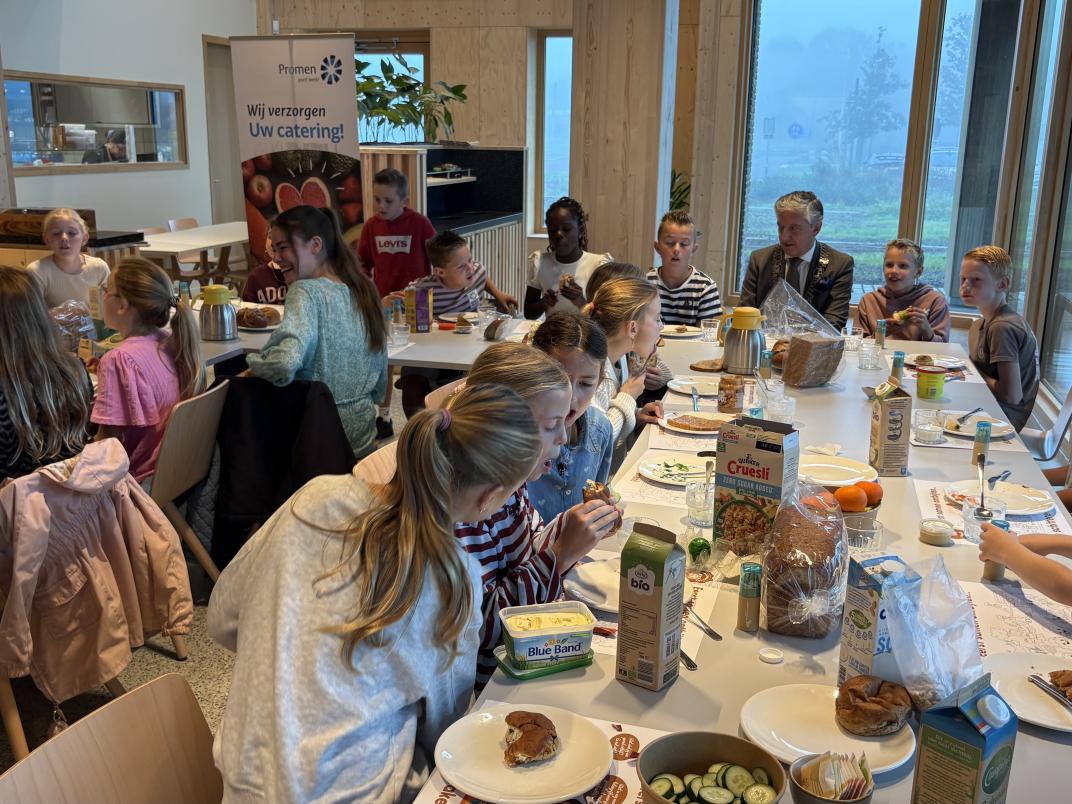 burgemeestersontbijt-tafel.jpeg